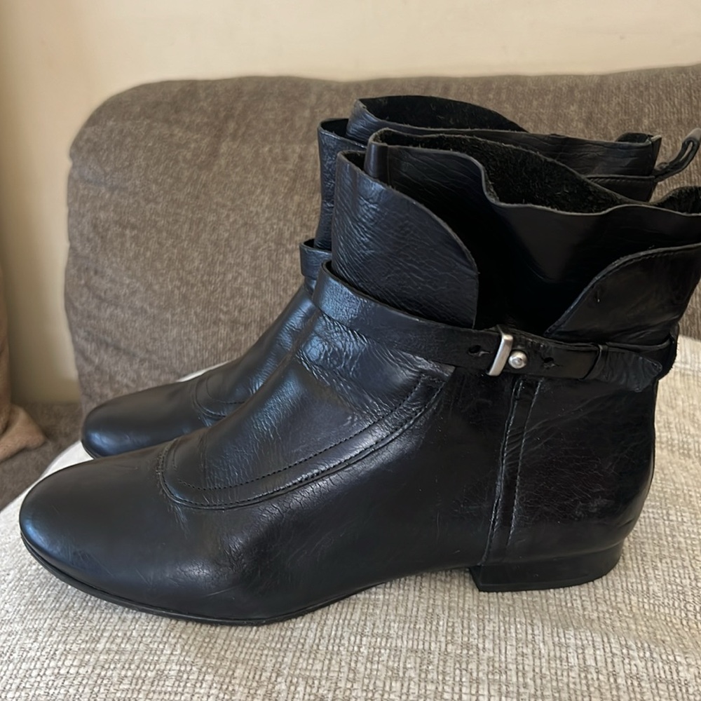 Sigerson Morrison Belle Ankle Black Leather Low Boots Size 7.5‎ Sleek